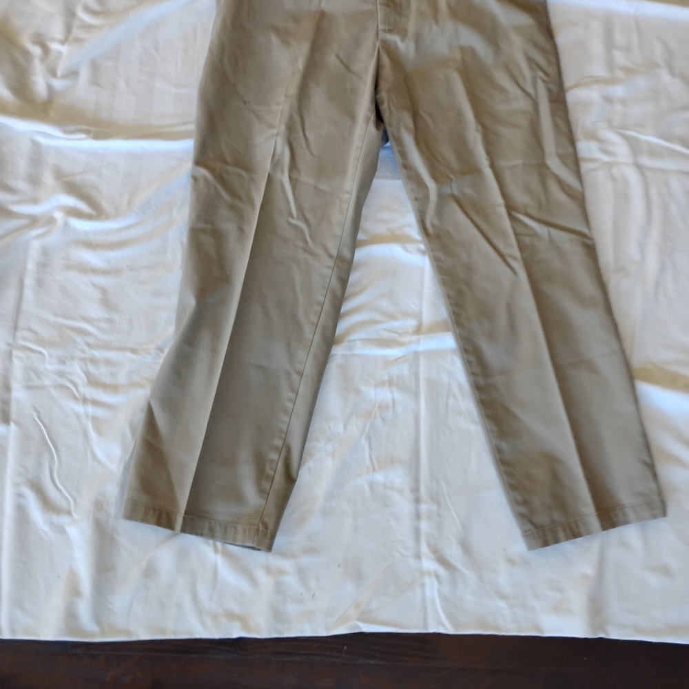 Dockers Men's Khaki Chinos